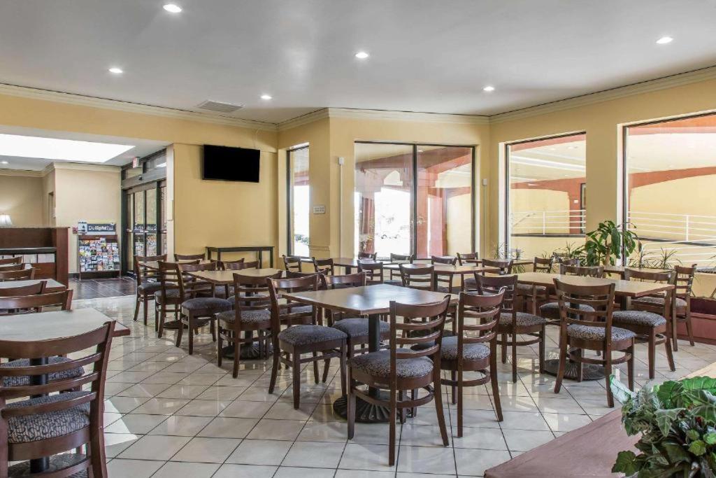 Regency Inn & Suites New London Mystic Ngoại thất bức ảnh