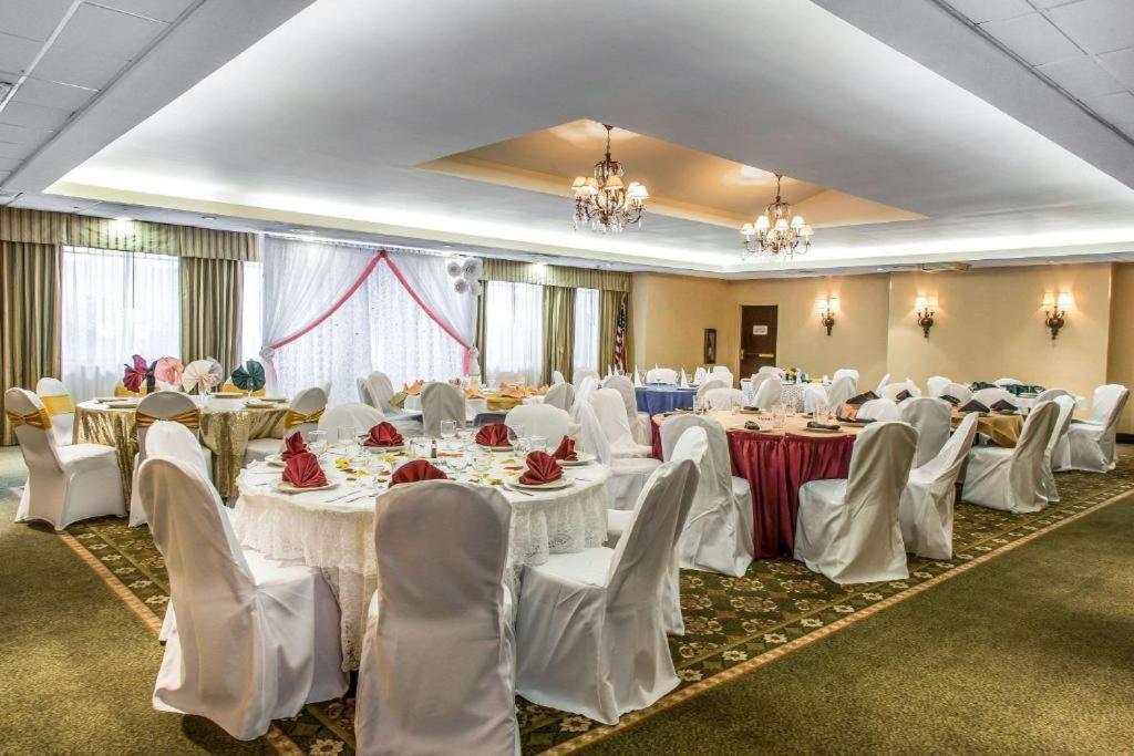 Regency Inn & Suites New London Mystic Ngoại thất bức ảnh