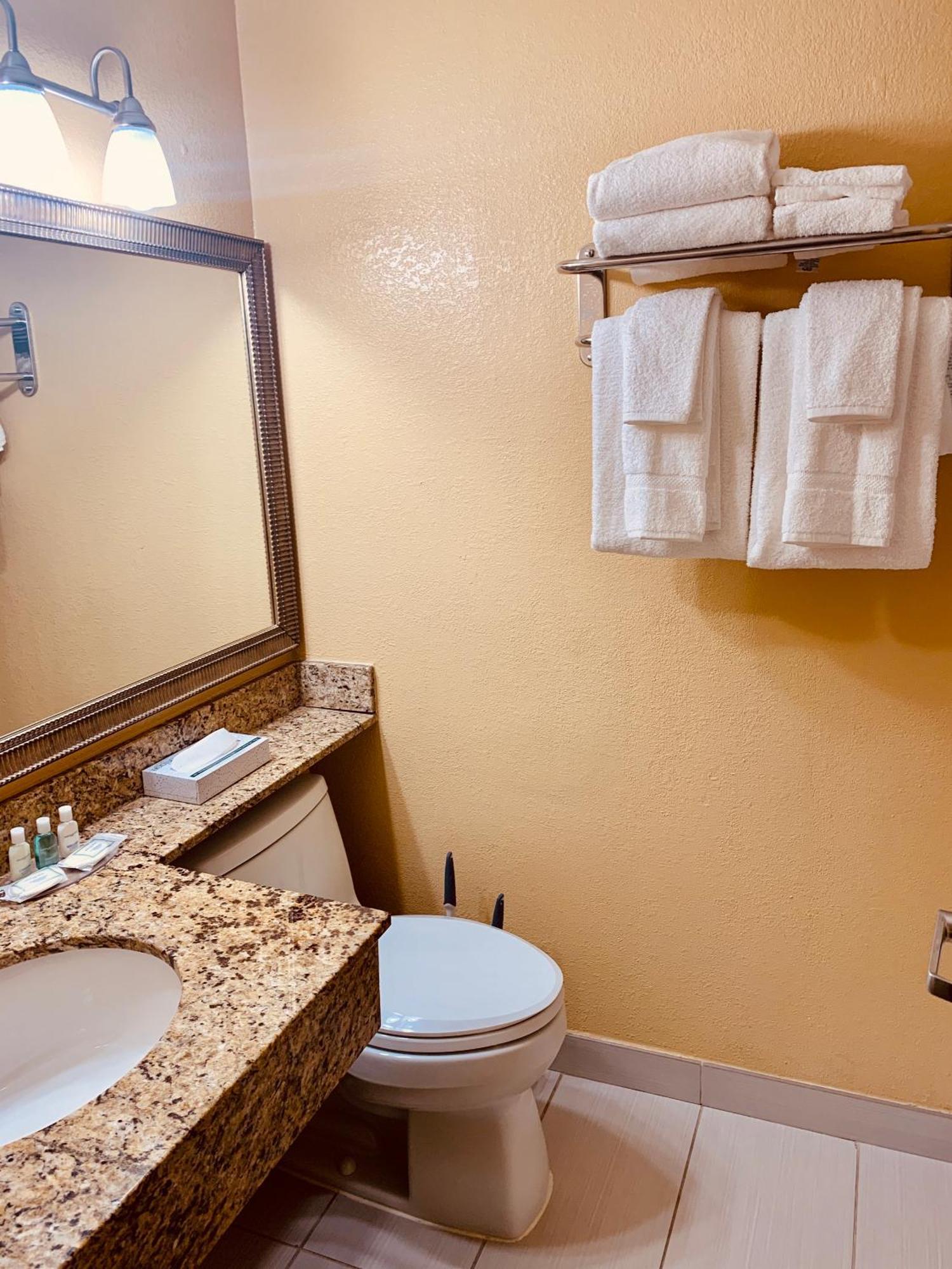 Regency Inn & Suites New London Mystic Ngoại thất bức ảnh
