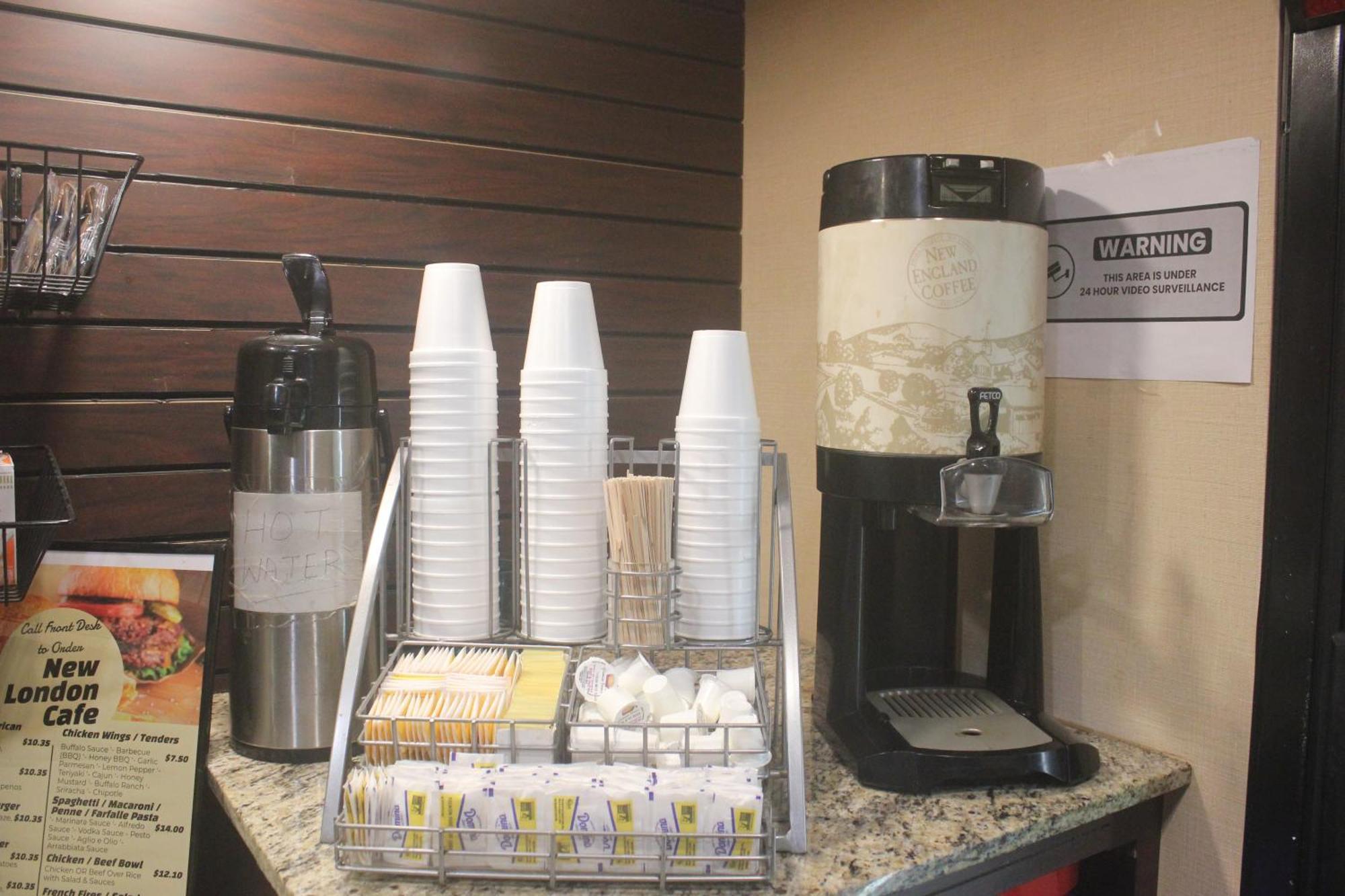 Regency Inn & Suites New London Mystic Ngoại thất bức ảnh